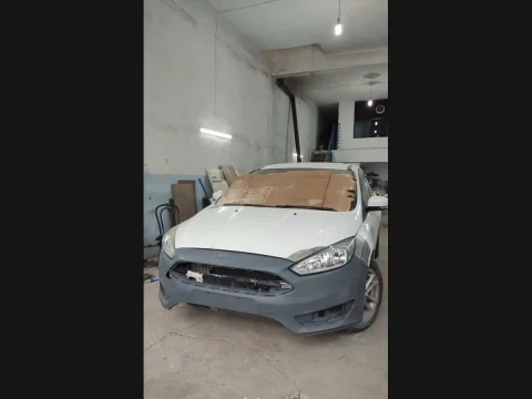 Ford çalışmasında ön tamponun işlem aşamasındaki görünümü