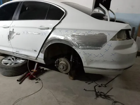 Passat kapı ve arka çamurluk onarım aşaması