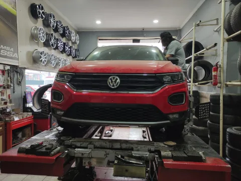 Volkswagen — ön tamponun onarım sonrası görünümü